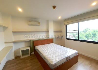 Spacious 3 Bedrooms Furnished Apartment - Ekkamai