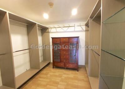 Spacious 3 Bedrooms Furnished Apartment - Ekkamai