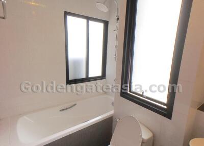 Spacious 3 Bedrooms Furnished Apartment - Ekkamai