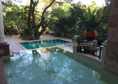 Spacious 3 Bedrooms Furnished Apartment - Ekkamai