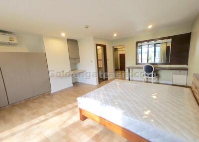 Spacious 3 Bedrooms Furnished Apartment - Ekkamai