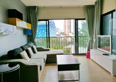 2 Bedrooms Furnished Condo for rent at Noble Reveal Ekkamai