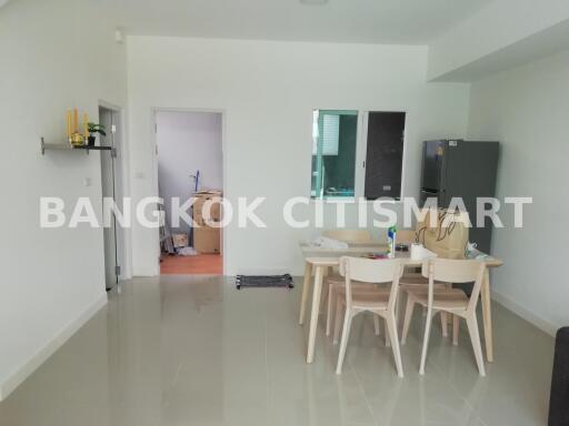 Townhouse at Pleno Ramintra Bangchan Station for rent