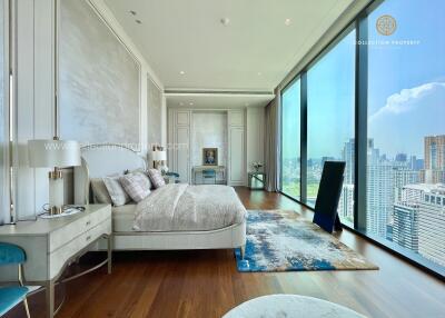 Spacious bedroom with city view