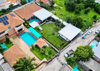 3 Bedroom Pool Villa with Beautiful Outdoor Areas in East Pattaya