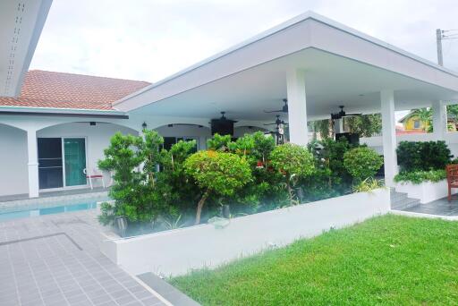 3 Bedroom Pool Villa with Beautiful Outdoor Areas in East Pattaya