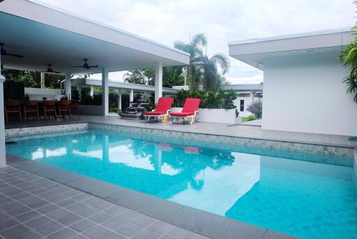 3 Bedroom Pool Villa with Beautiful Outdoor Areas in East Pattaya