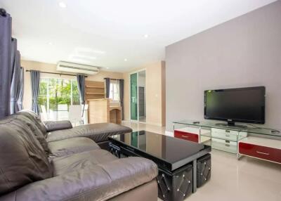 3 Bedroom Family Home : Passorn Pride