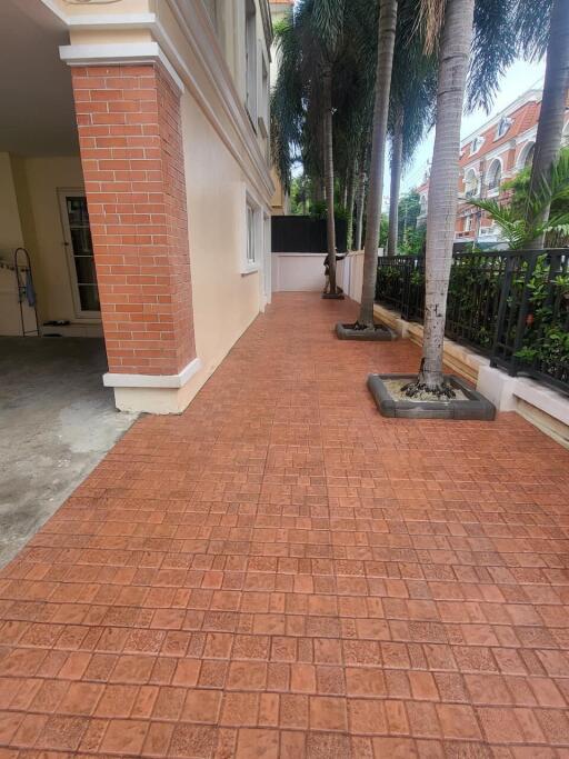 Townhouse for Rent at Casa City Ladprao