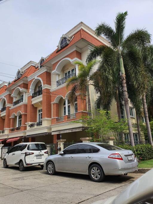 Townhouse for Rent at Casa City Ladprao