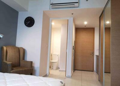 Condo for Rent at The Lofts Ekkamai