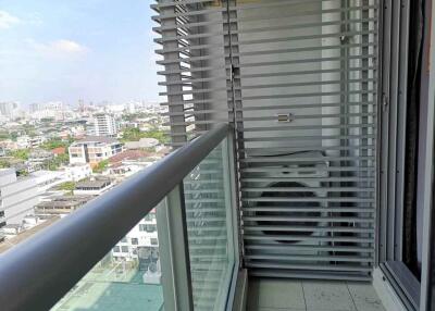 Condo for Rent at The Lofts Ekkamai