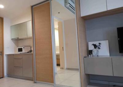 Condo for Rent at The Lofts Ekkamai