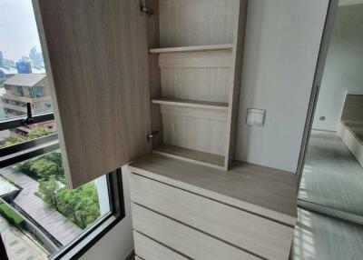 1-BR Condo at The Room Sukhumvit 21 near MRT Sukhumvit