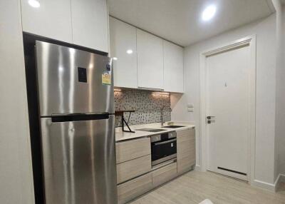 1-BR Condo at The Room Sukhumvit 21 near MRT Sukhumvit