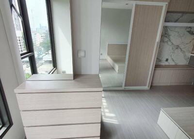 Studio Condo at Life Asoke - Rama 9 near MRT Phra Ram 9