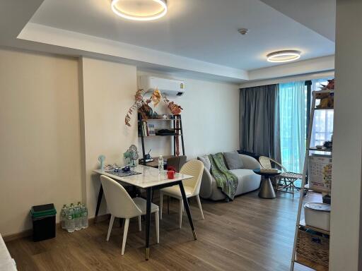 Tastefully Designed 1 Bedroom Condo For Sale in The One Condo