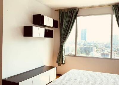 1-BR Condo at Villa Sathorn near BTS Krung Thon Buri