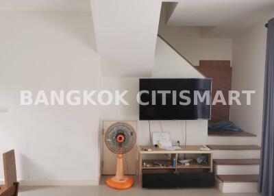 Townhouse at Pleno Ramintra Bangchan Station for rent