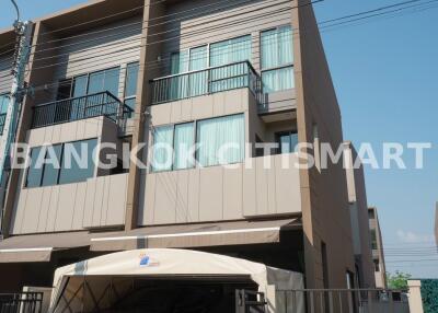 Townhouse at Baan Klang Muang Bangna-Wongwaen for sale