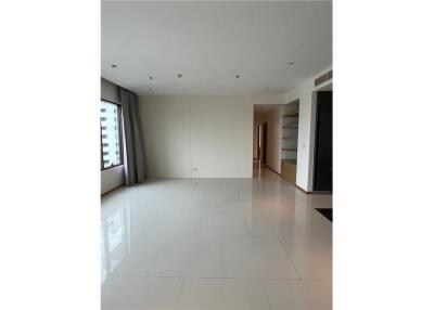 Available 3 bedrooms + maidroom with view of river and city at The Emporio Place Sukhumvit 24