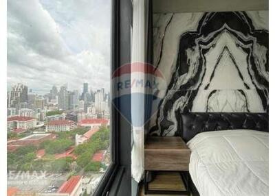 Stylish 1-Bedroom Condo at The Loft Asoke  MRT Phetchaburi 4 Mins Walk