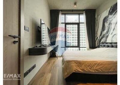 Stylish 1-Bedroom Condo at The Loft Asoke  MRT Phetchaburi 4 Mins Walk