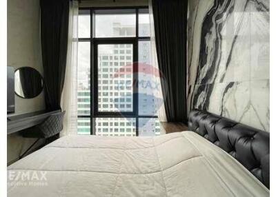 Stylish 1-Bedroom Condo at The Loft Asoke  MRT Phetchaburi 4 Mins Walk