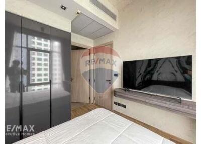 Stylish 1-Bedroom Condo at The Loft Asoke  MRT Phetchaburi 4 Mins Walk