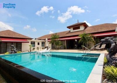 Exquisite Bali-style Pool Villa in Hua Hin on Large Land Plot