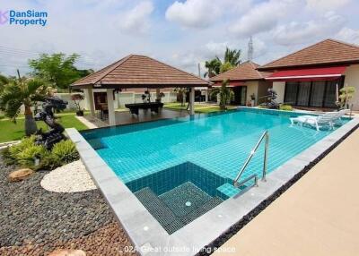 Exquisite Bali-style Pool Villa in Hua Hin on Large Land Plot