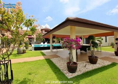 Exquisite Bali-style Pool Villa in Hua Hin on Large Land Plot