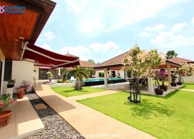 Exquisite Bali-style Pool Villa in Hua Hin on Large Land Plot