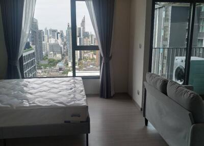 Studio Condo at Life Asoke - Rama 9 near MRT Phra Ram 9