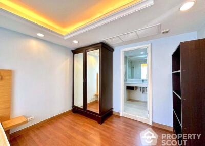 2-BR Condo at Somkid Gardens Condominium near BTS Chit Lom