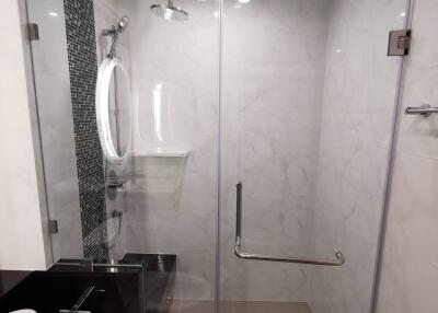 1-BR Condo at Supalai Oriental Sukhumvit 39 near MRT Phetchaburi