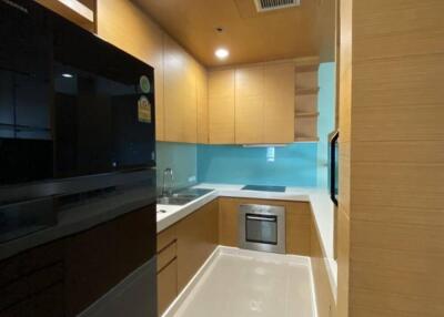 2-BR Condo at Chatrium Riverside Condominium near BTS Saphan Taksin