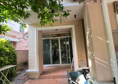 Entrance to the house with tiled flooring and glass doors