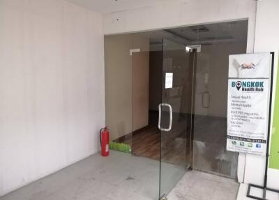 Entrance to a health clinic with glass doors and a visible sign