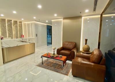 Modern living room with leather chairs and a decorative table