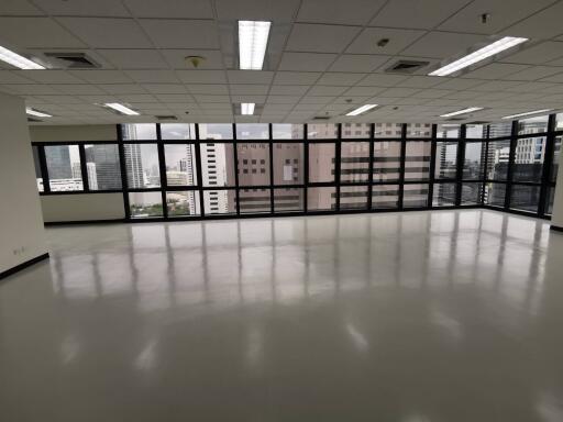 Spacious empty room in a commercial building