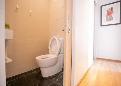 Modern bathroom with toilet and framed artwork