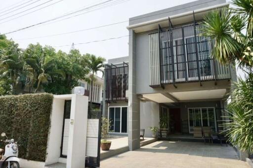 A modern house with pool for rent or sale in San Sai, Chiang Mai