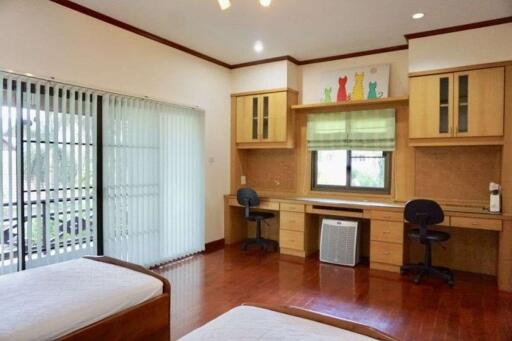 5 Bed house for sale in Muang Chiang Mai