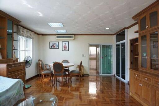 2 houses with 5 bedrooms for sale in Muang Chiang Mai