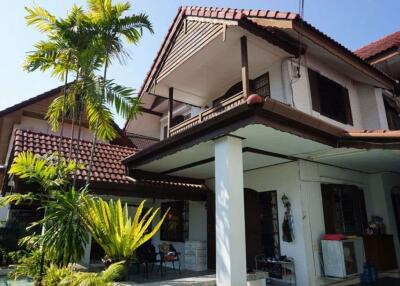 2 houses with 5 bedrooms for sale in Muang Chiang Mai