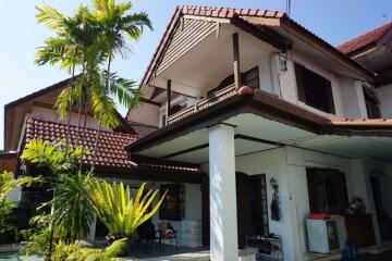 2 houses with 5 bedrooms for sale in Muang Chiang Mai