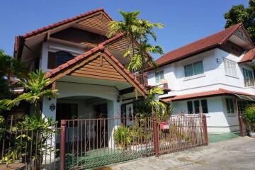 2 houses with 5 bedrooms for sale in Muang Chiang Mai