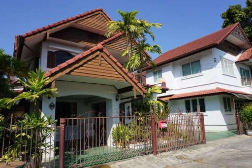 2 houses with 5 bedrooms for sale in Muang Chiang Mai