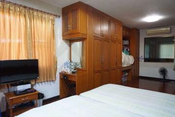 2 houses with 5 bedrooms for sale in Muang Chiang Mai